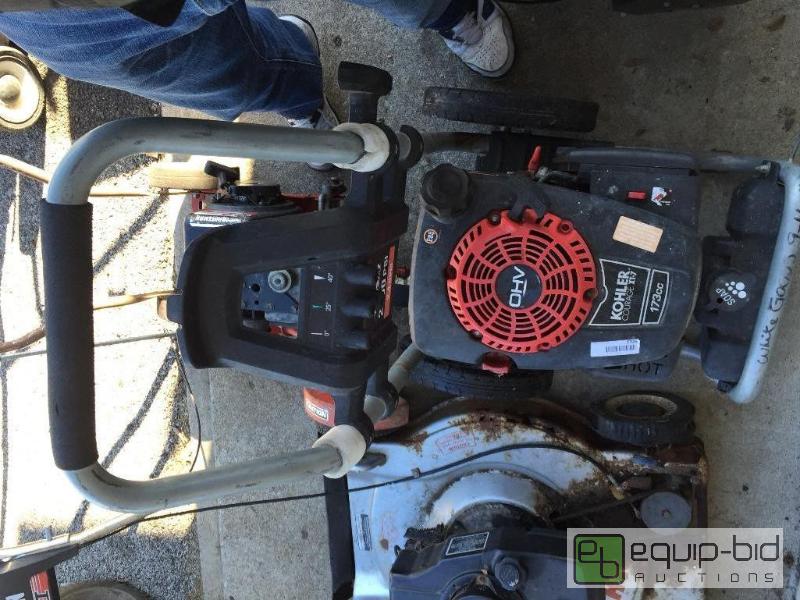 lot 1226 image: Husky HU80722 2600 PSI Pressure Washer  w Kohler Motor