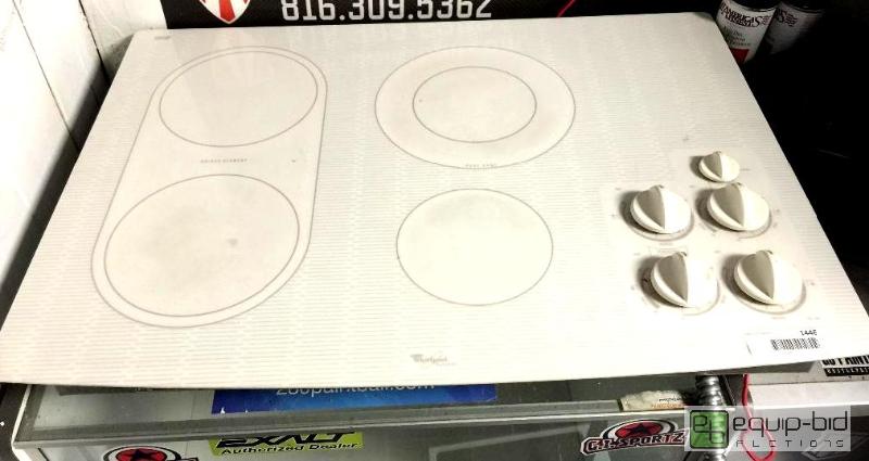 lot 1446 image: WHIRLPOOL ELECTRIC COOKTOP WITH 4 ELEMENTS