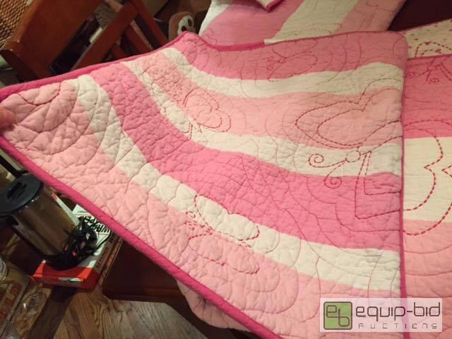lot 1000 image: Butterfly Quilt Set