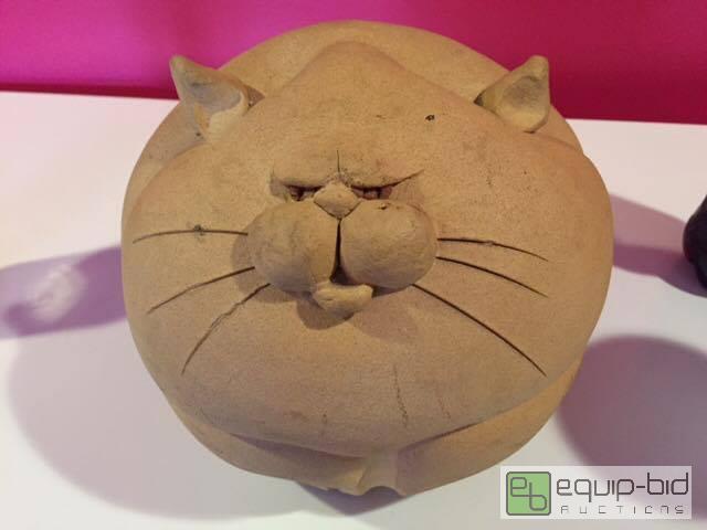 lot 1002 image: Funky 1970s Pottery Cat Bank