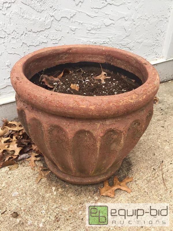 lot 143 image: Large Concrete Pot