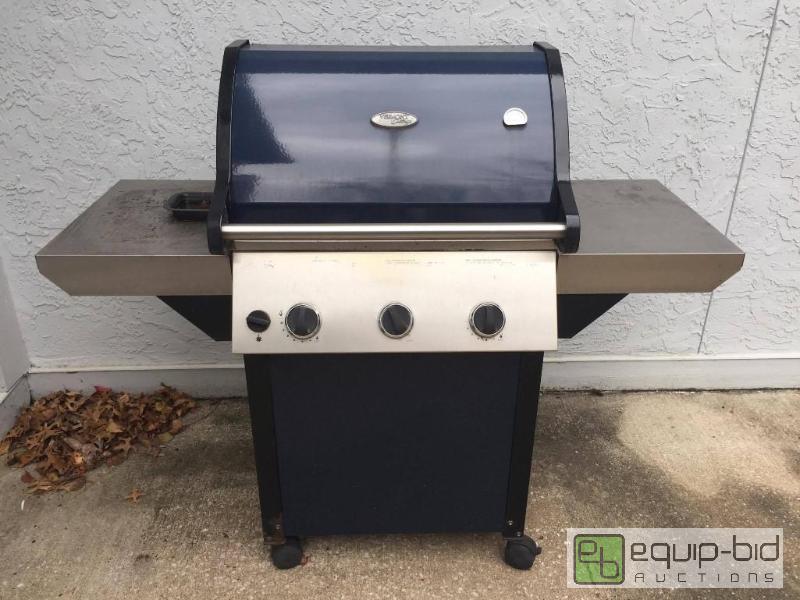 lot 144 image: Vermont Castings Grill - Seasoned