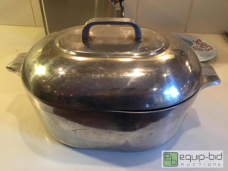 lot 146 image: Vintage 1940s Wagner Ware Magnalite polished Aluminum Roaster