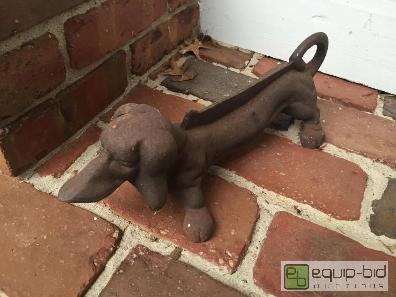 lot 159 image: Cast Iron Dog Boot Scraper