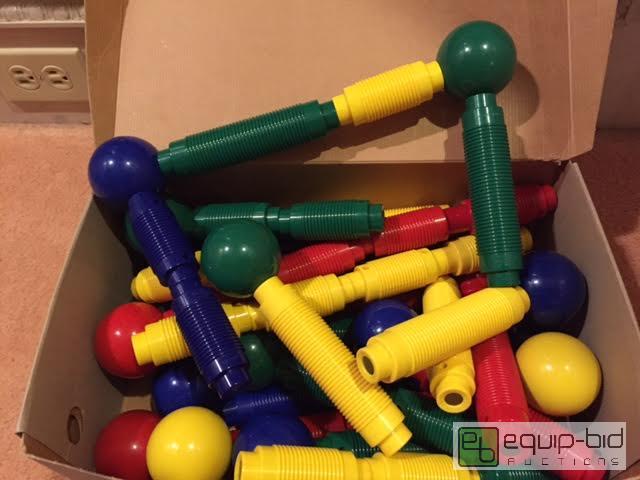 lot 182 image: Magnetic Building Toys