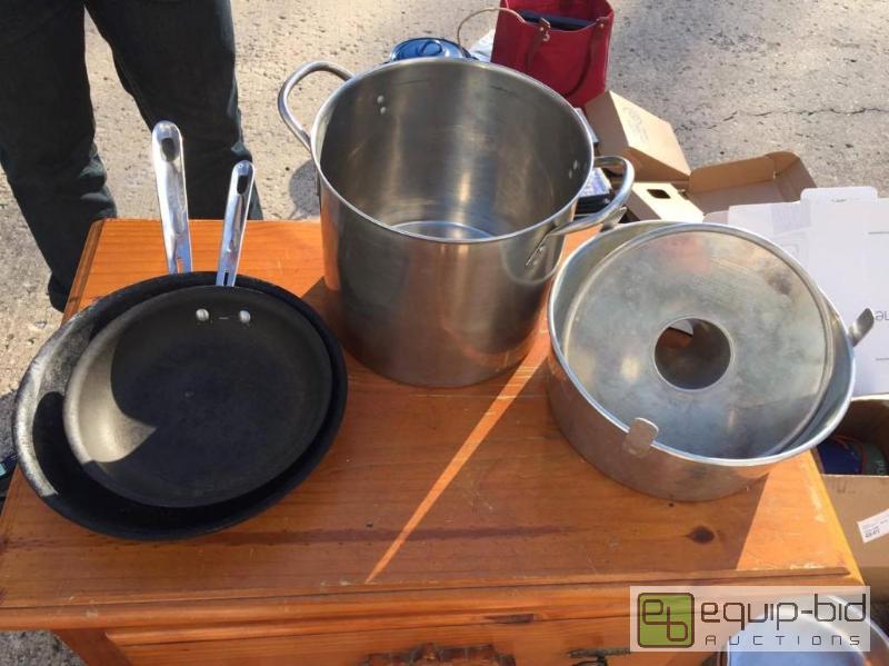 lot 212 image: Emeril Pans, Large Stainless Steel Pot, Vintage Pot Inserts
