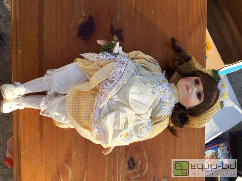 lot 226 image: Dandees Collectors Choice Doll