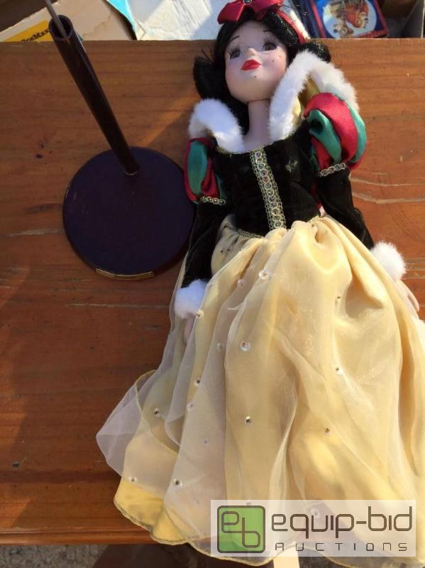lot 227 image: Snow White Doll