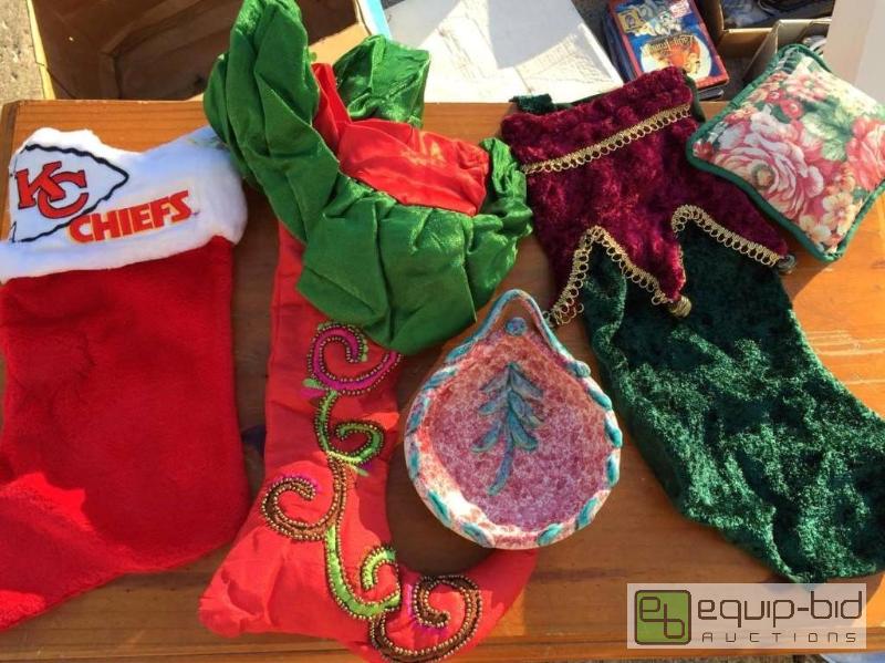 lot 228 image: Christmas Stockings, Hand Painted Italy Dish
