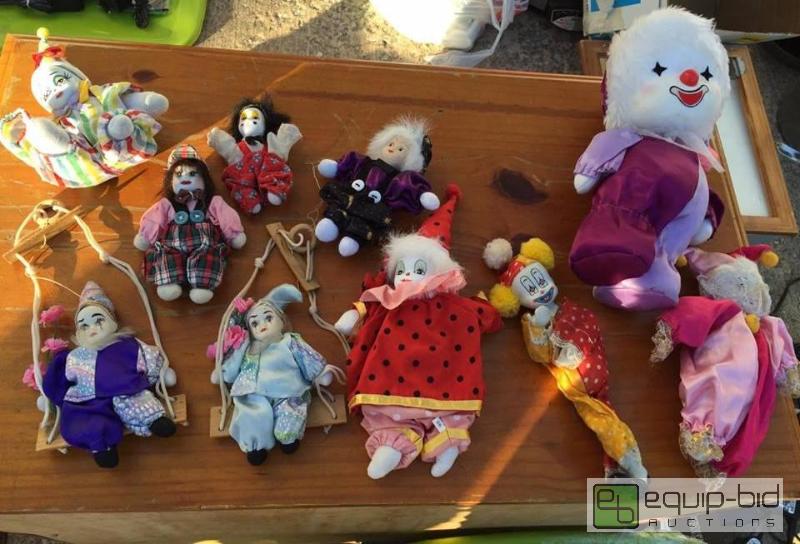 lot 229 image: Collection of Vintage Clown Dolls