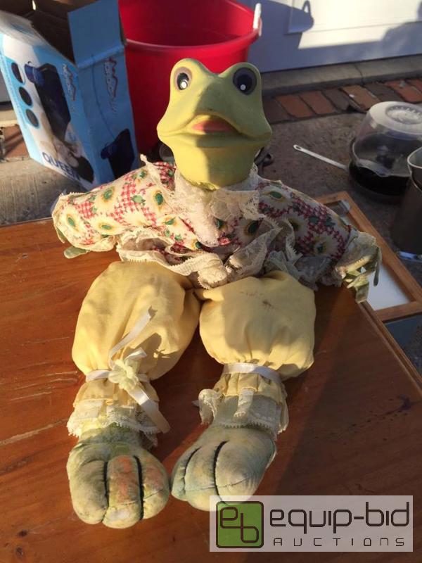 lot 232 image: Vintage 1970s Chalkware Turtle Doll