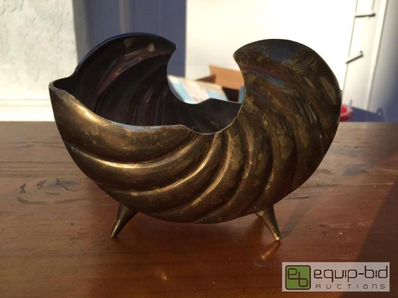 lot 234 image: Mid-Century Console Solid Brass Bowl