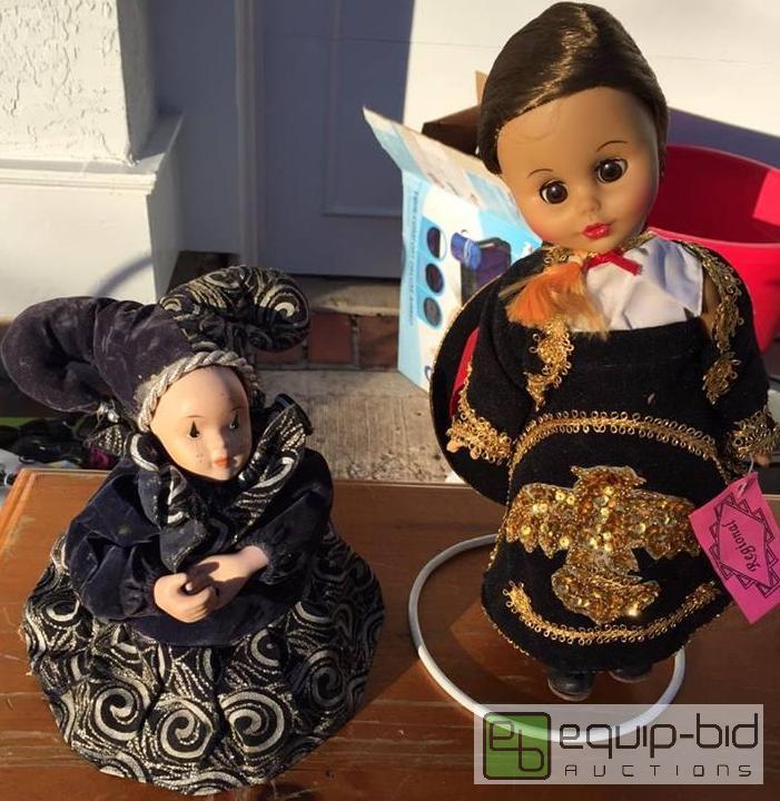 lot 238 image: Vintage Clown Doll and Jalisco National Heritage Doll