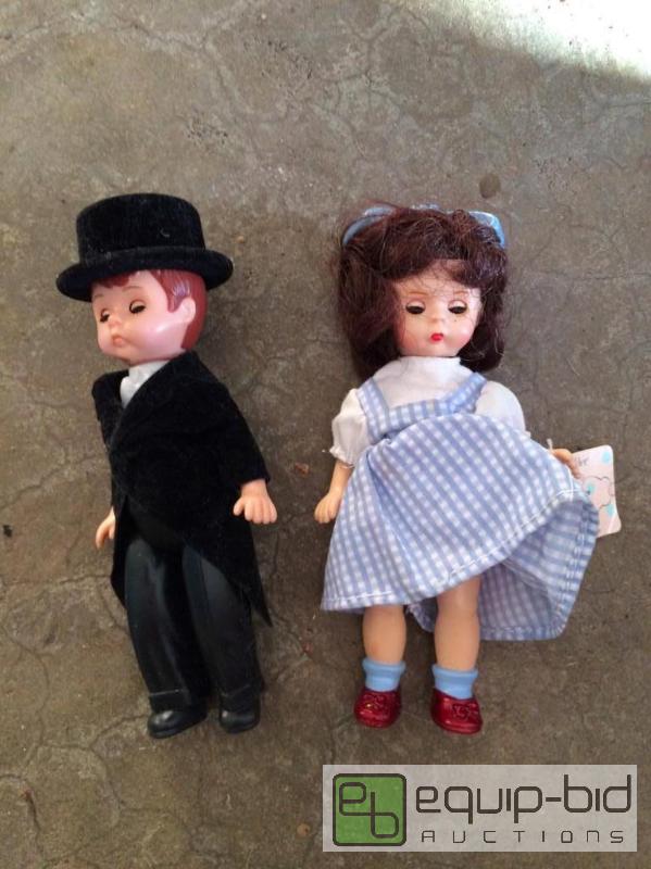 lot 249 image: Pair of Madame Alexander Dolls