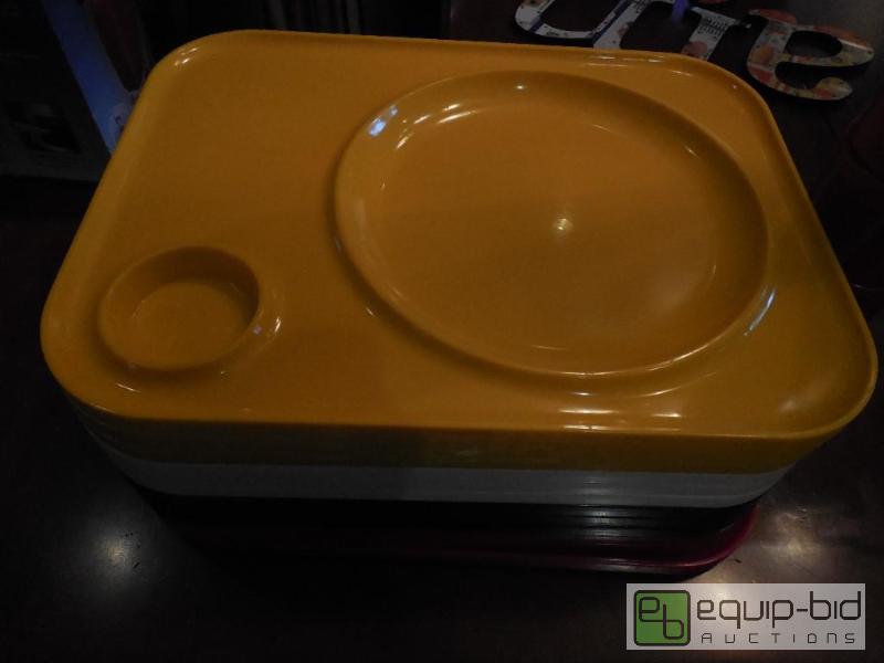 lot 32 image: 1970s Mid Century  Retro Keller Ware Designer picnic Set