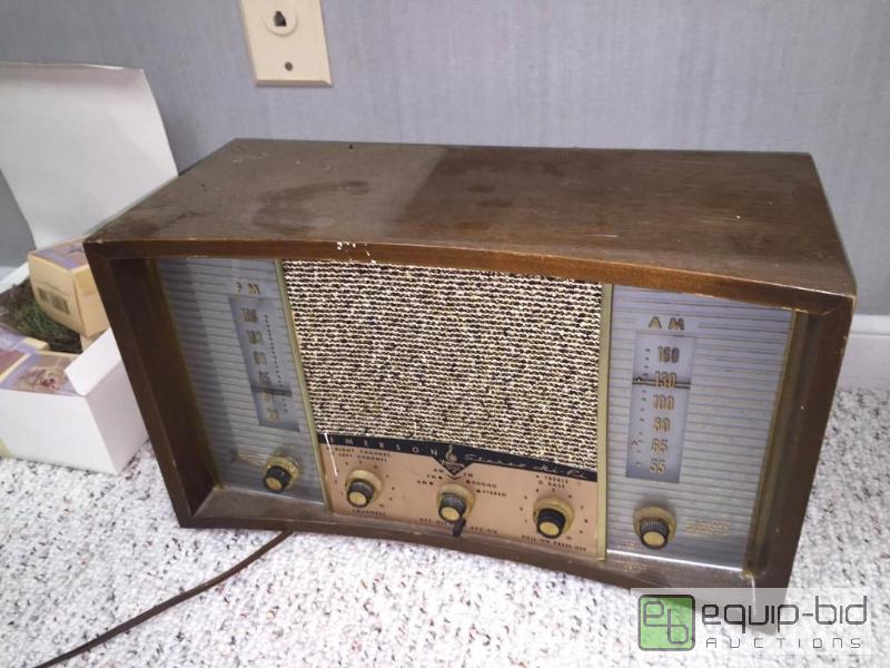 lot 95 image: Emerson Vintage Hi-Fi Radio - Mid-Century