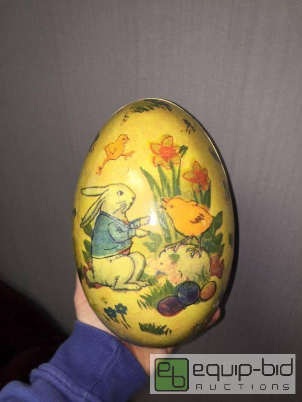 lot 98 image: Vintage Paper Mache Easter Egg