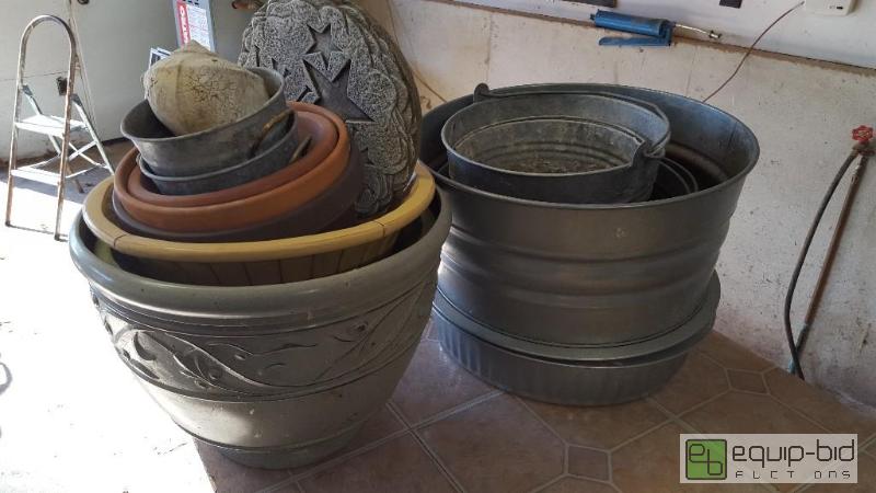 lot 1031 image: lot of flower pots