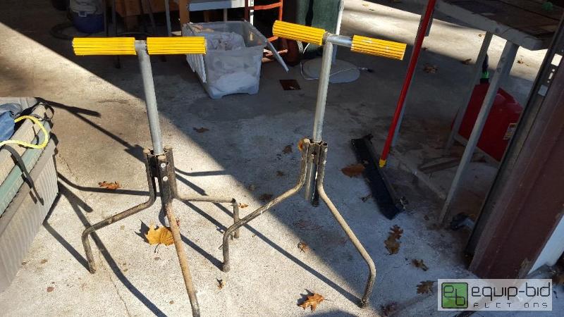 lot 1033 image: Lot (2) material stands