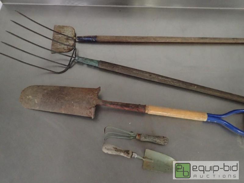 lot 1172 image: Lot of Gardening Tools