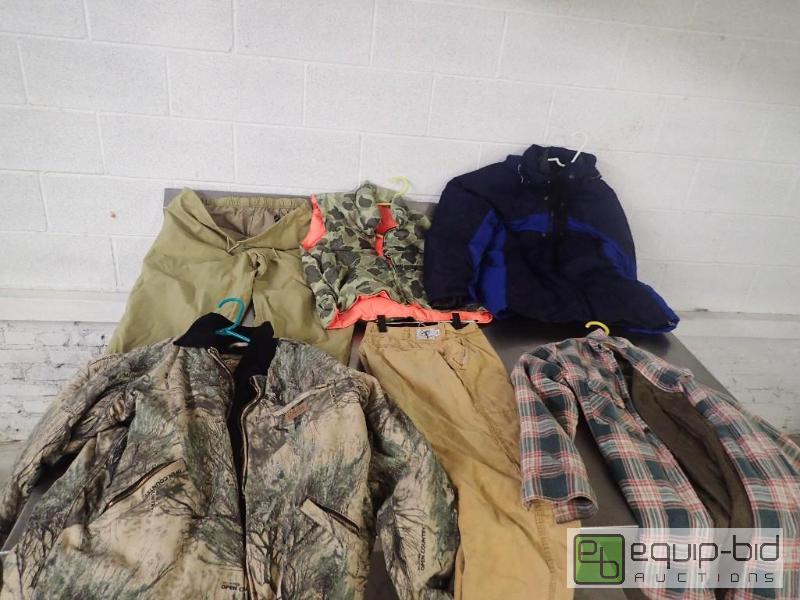 lot 6081 image: Large Lot of Outdoor Gear