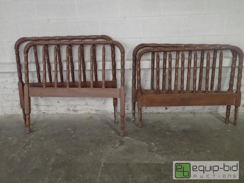 lot 6084 image: Lot of Two Wooden Bed Set