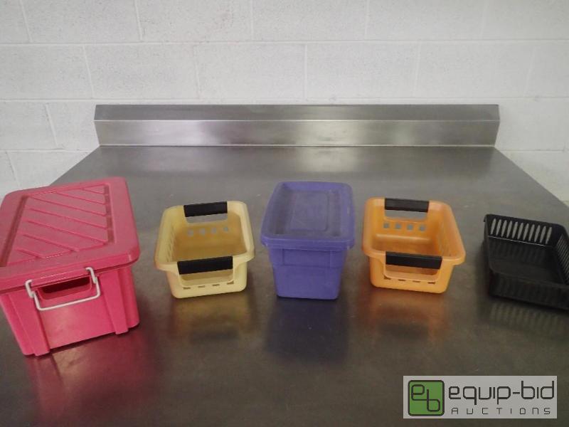 lot 6085 image: Lot of Plastic Containers