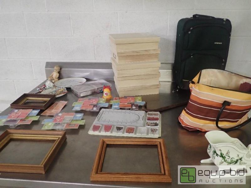 lot 6087 image: Lot of Crafting Supplies