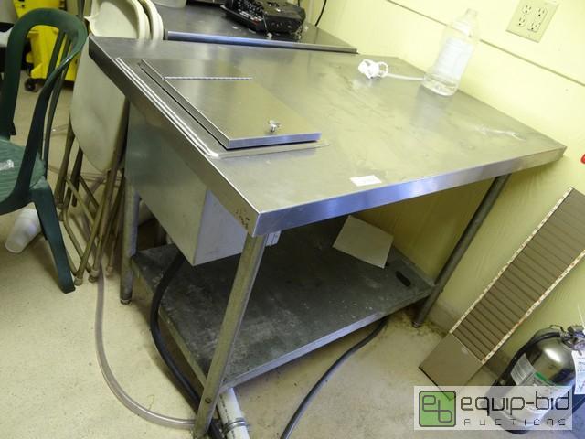 lot 485 image: Stainless Steel 48x30 Table
