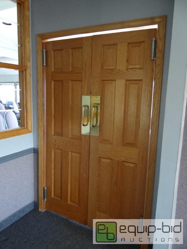 lot 543 image: Solid Oak Double Swing Door Assembly w Frame