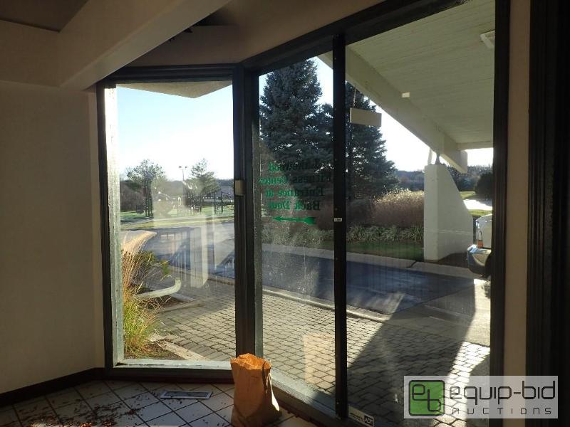 lot 586 image: Entire Entry Window Units