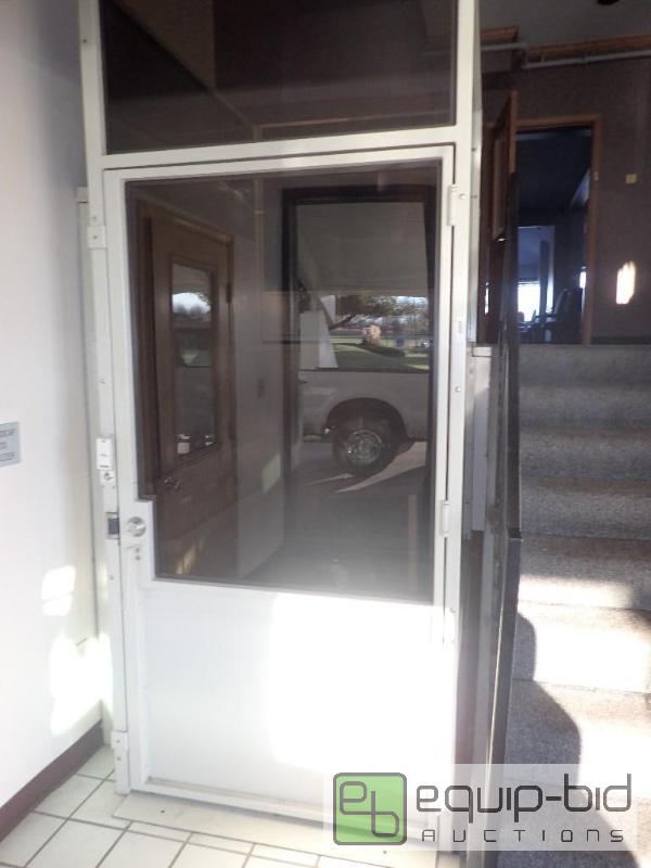 lot 587 image: National Wheel-O-Valor Wheel Chair Lift Elevator