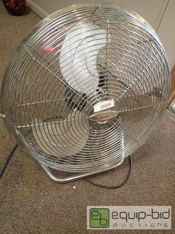 lot 592 image: Lakwood 20 Floor Fan
