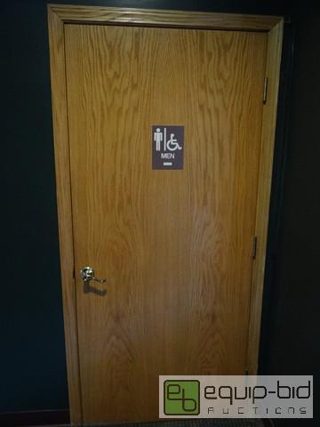 lot 626 image: Complete Mens Bathroom