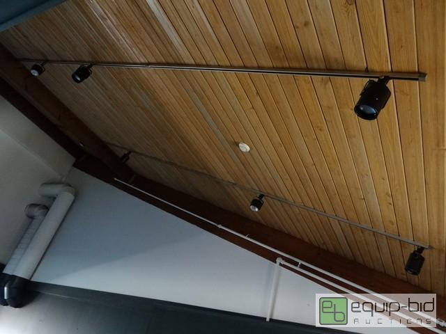 lot 633 image: Approx. 90-100ft Of Can Light Rail And (12) Lights