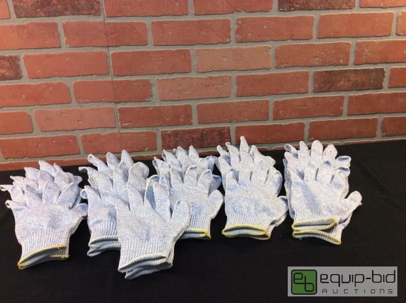 lot 157 image: Cut-Resitant Work Gloves  Quantity 16 Pair C...