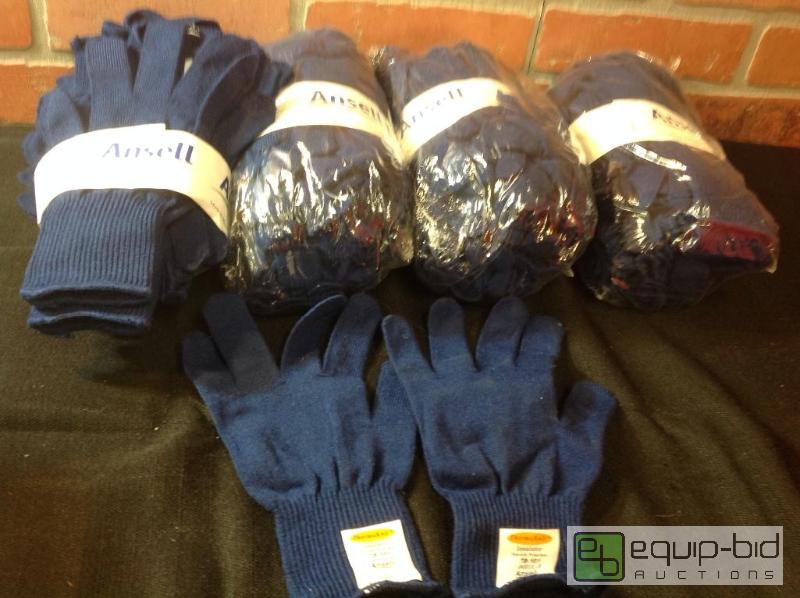 lot 70 image: BIG Lot of ThermaKnit Gloves
