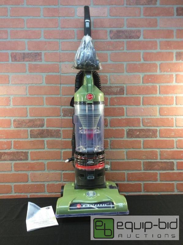 lot 74 image: Hoover Bagless WINDTUNNEL Upright Vaccuum  Qu...