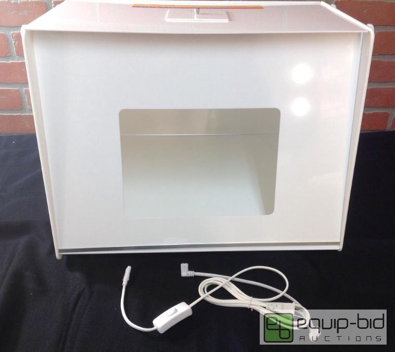 lot 85 image: Photo Light Box