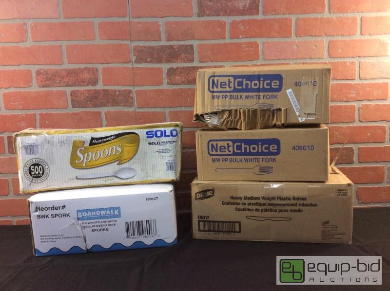 lot 9 image: Lot of Plastic Cutlery  This Lot Includes Kn...