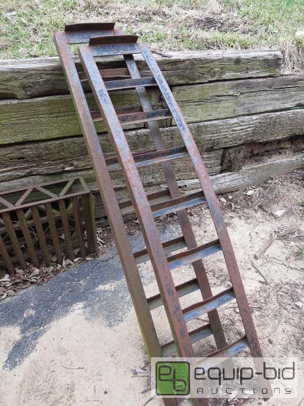 lot 100 image: Pair of Ramps