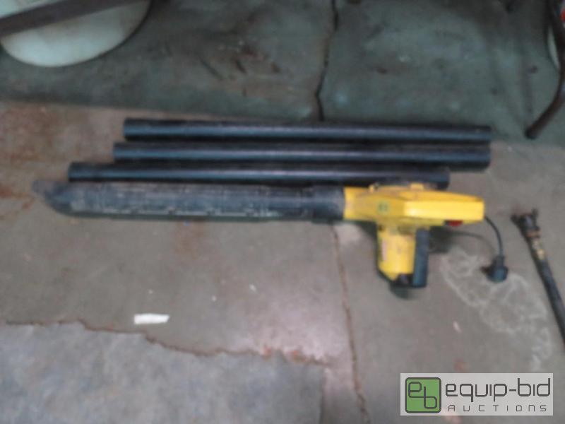 lot 121 image: Leaf Blower
