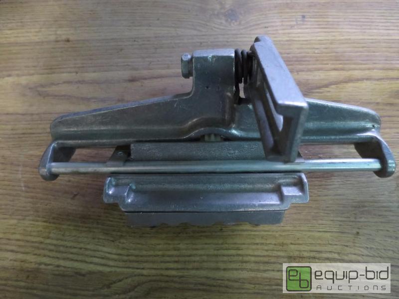 lot 122 image: Wood Vise