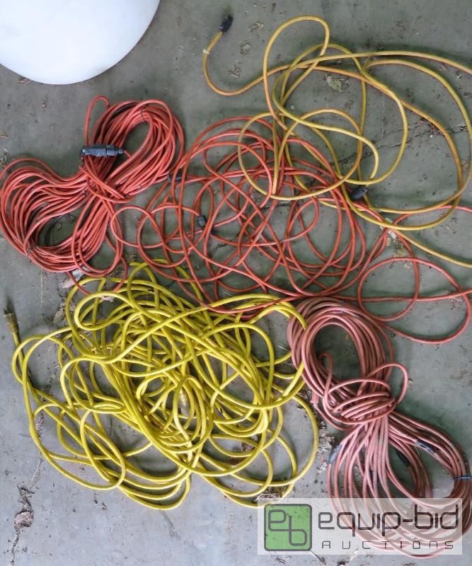 lot 129 image: Lot of Extension Cords