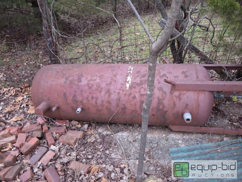 lot 147 image: Vintage Air Tank
