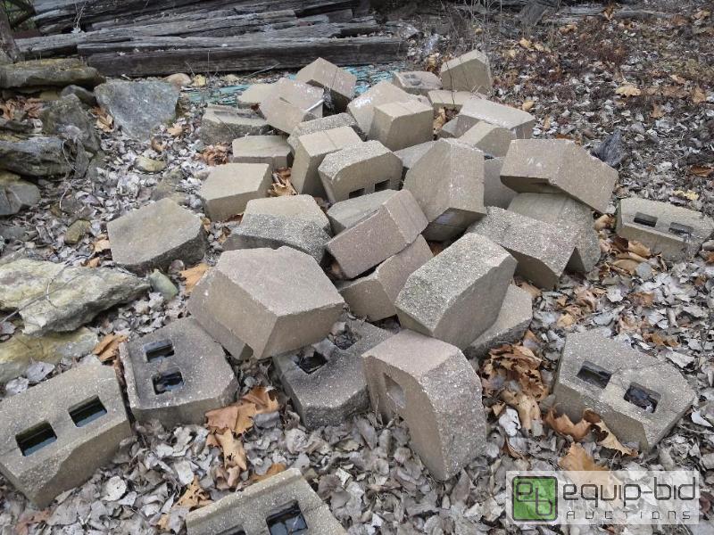 lot 157 image: Lot of Landscaping Bricks
