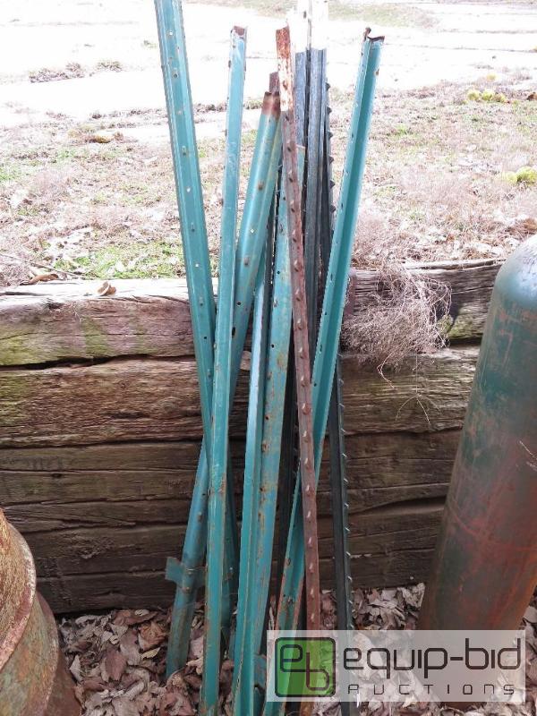 lot 175 image: Stake Post Lot