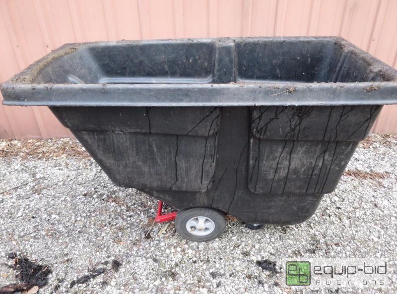 lot 18 image: Rubbermaid Heavy Duty Rolling Cart