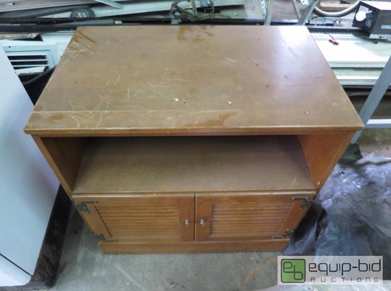 lot 187 image: Microwave Stand