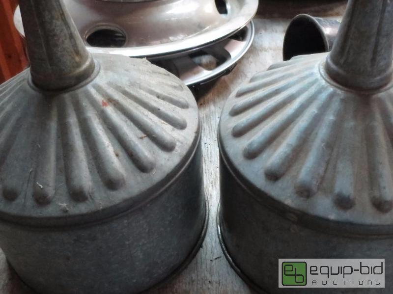 lot 194 image: Vintage Oil Cans